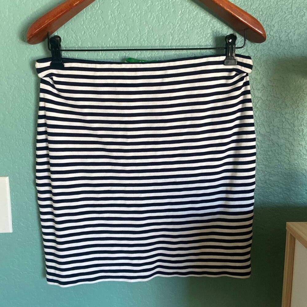 Dip striped skirt